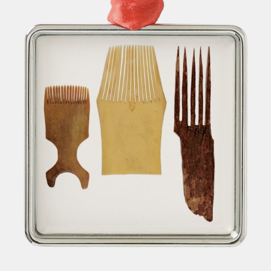 北西アメリカの海岸からのイヌイット族の櫛、 メタルオーナメント (正面)