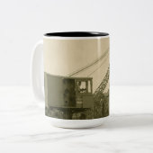 北西エンジニアリングクレーンショベルマグ早期 ツートーンマグカップ (正面左)