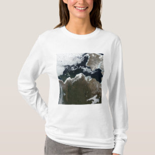 北西カナダの衛星眺め Tシャツ