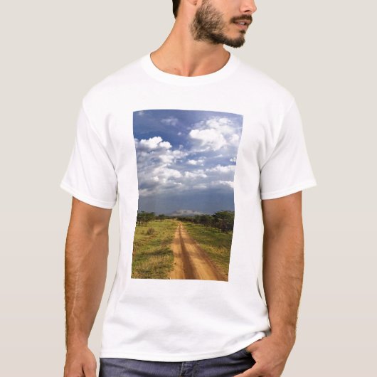 北部の原始的な土の道 Tシャツ (正面)