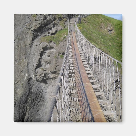 北部の歴史的なキャリックのロープ橋 マグネット (正面)