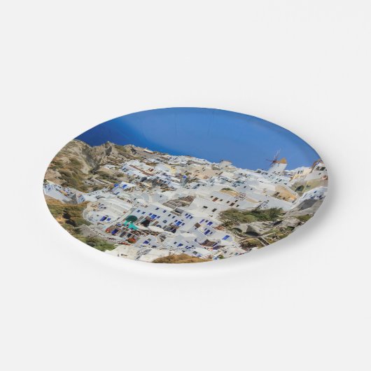 北Santoriniの島ギリシャのOiaの村 ペーパープレート (アングル)