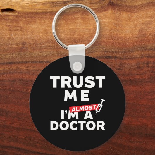 医学生おもしろいが私を信頼して医者に近い キーホルダー (正面)