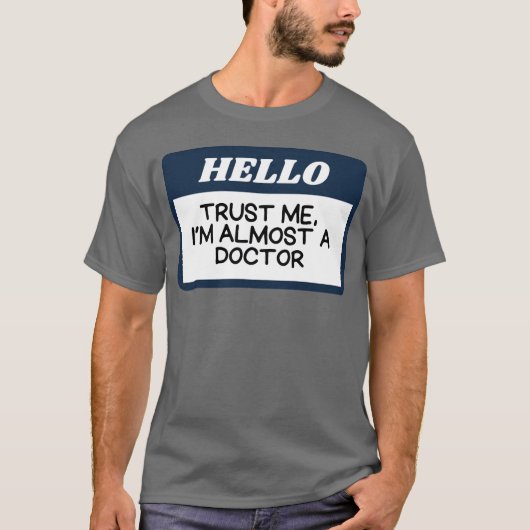 医学生のユーモアある少年 Tシャツ (正面)
