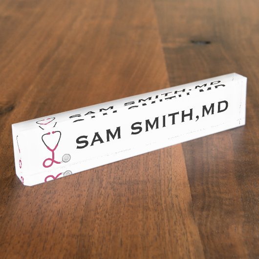 医師とナースのピンク医療聴診器。 デスクネームプレート (側面)