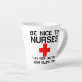 医師のナースに優しい カフェラテマグ (右アングル)