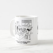 医師は患者にソーシャルメディアをカットするよう忠告する コーヒーマグカップ (正面左)