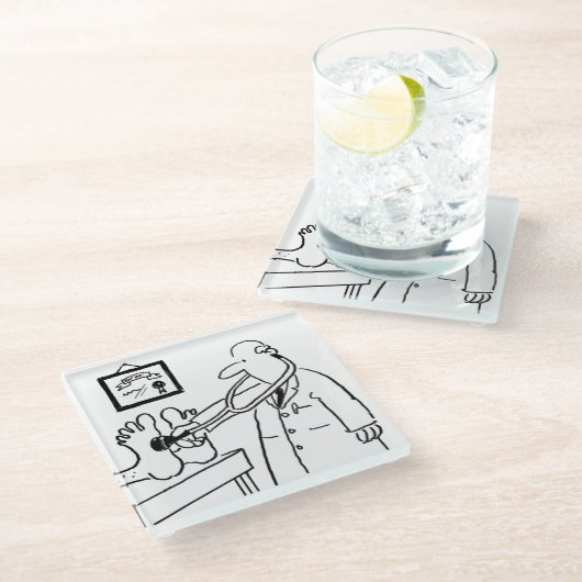 医師は聴診器を足に使う。おもしろい ガラスコースター (アングル)