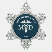 医師パーソナライズされた スノーフレークピューターオーナメント (正面)