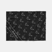 医師名（聴診器型医師） フリースブランケット (正面(横))