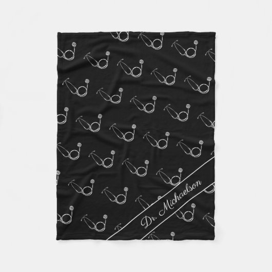 医師名（聴診器型医師） フリースブランケット (正面)