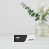 医療シンボル カドゥケウス - 現代のシルバー メタリック スキニー名刺 (スタンド正面)