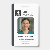 医療ロゴQRコード 従業員写真 名前 管理者ID バッジ (正面)