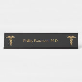 医者かナースの黒および金ゴールド デスクネームプレート (正面)