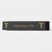 医者かナースの黒および金ゴールド デスクネームプレート (正面)