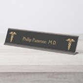 医者かナースの黒および金ゴールド デスクネームプレート (正面)