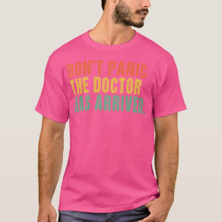 医者が到着したパニックを起こさないで – 医おもしろい師 Tシャツ