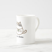 医者のユニフォームのマグのかわいい猫 ボーンチャイナマグカップ (正面右)