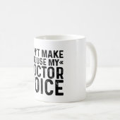 医者の声を使わせるな コーヒーマグカップ (正面右)