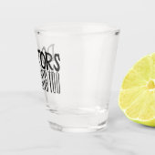 医者はことわざを飲むのにもおもしろいショットが必要だ ショットグラス (右)