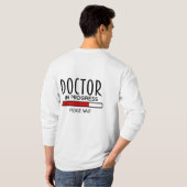 医者修行中です お待ちください 面白い医学校 Tシャツ (裏面フル)
