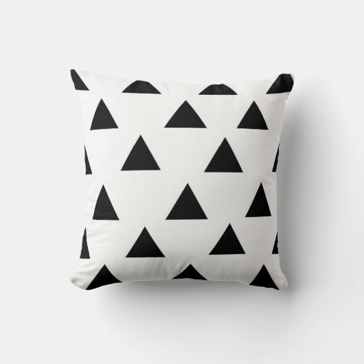 十代の若者たちのシンプルな三角形の枕 クッション (正面)