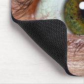 十分に開いた目 マウスパッド (コーナー)