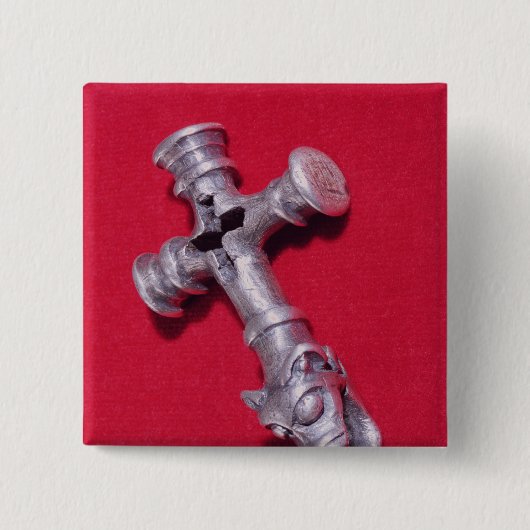 十字の形をしたバイキングのお守り 缶バッジ (正面)