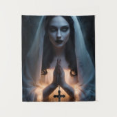 十字架を持つゴシックの女性 タペストリー (正面)