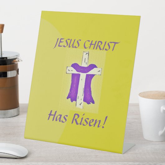 十字架台上の紫色のローブのサイン 台座サイン (インサイチュ)