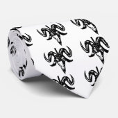 十字(黒)が付いている悪魔的なヤギの頭部 ネクタイ (ロール)
