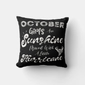 十月の女の子は日光にハリケーンが混ざっている クッション (正面)