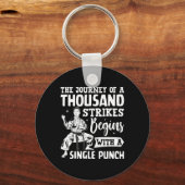 千の攻撃の旅はシリコンで始まる キーホルダー (正面)