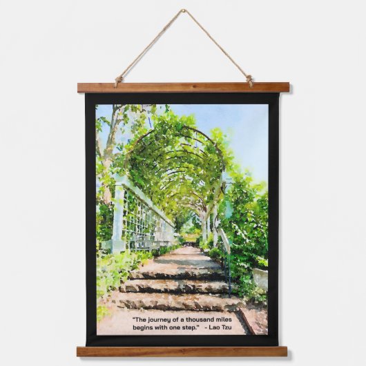 千マイルの旅は一歩から始まる 吊り下げ型タペストリー (正面)