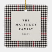 千鳥格子のクラシックレッド黒一枚のクリスマス セラミックオーナメント (裏面)