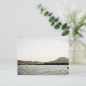 午後に湖を航行する小型船 ポストカード (スタンド正面)