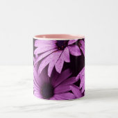 午後のシャワーピンクの花マグカップ ツートーンマグカップ (中央)