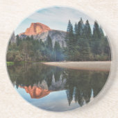 半分のドームおよびMerced コースター (正面)