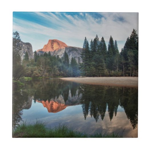 半分のドームおよびMerced タイル (正面)