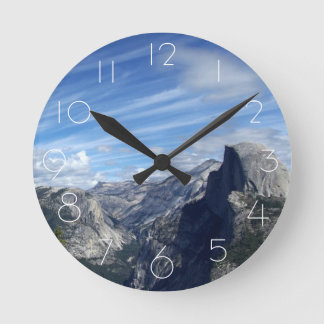 半分のドームの上 ラウンド壁時計