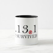 半分のマラソンのからかいのマグ マグカップ (中央)