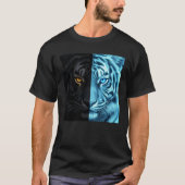半分黒半分青の炎のトラの顔 デジタルアート Tシャツ (正面)