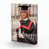 半透明の文字「卒業生」のカスタム フォトブロック (右)