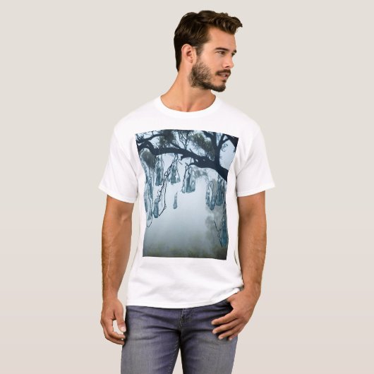 半透明の霧がかった不気味な幽霊ポッドオーストラリアブッシュ Tシャツ (正面フル)