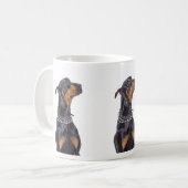 卑劣な一見のマグを持つドーベルマン犬 コーヒーマグカップ (正面左)