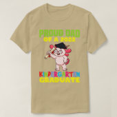 卒園誇りを持ったパパ2022年度幼稚園卒業3 Tシャツ (デザイン正面)
