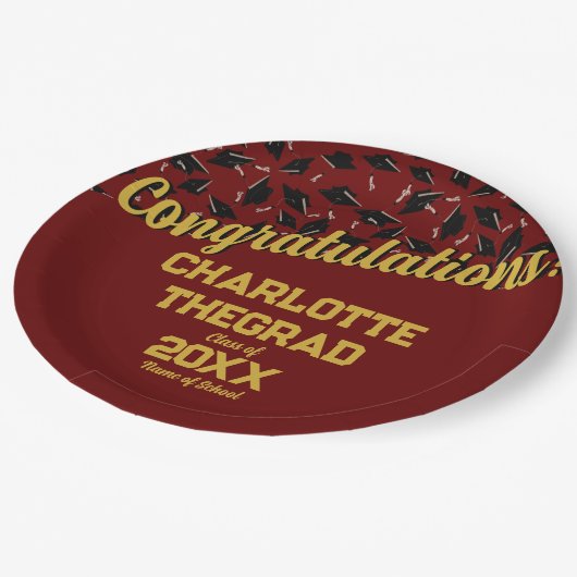 卒業おめでとうございますパーソナライズされたマルーン金ゴールド ペーパープレート (アングル)