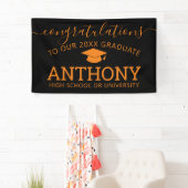 卒業おめでとうございますブラックオレンジキャップ仮想 横断幕 (インサイチュ)