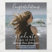 卒業おめでとうの写真と白のスクリプト ワインラベル (シングルラベル)