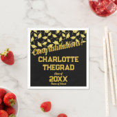 卒業おめでとうパーソナライズされたブラック金ゴールド スタンダードカクテルナプキン (インサイチュ)